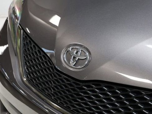 Used 2017 Toyota Sienna SE Premium FWD image 12