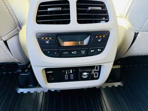 Used 2021 Honda Pilot Touring image 8