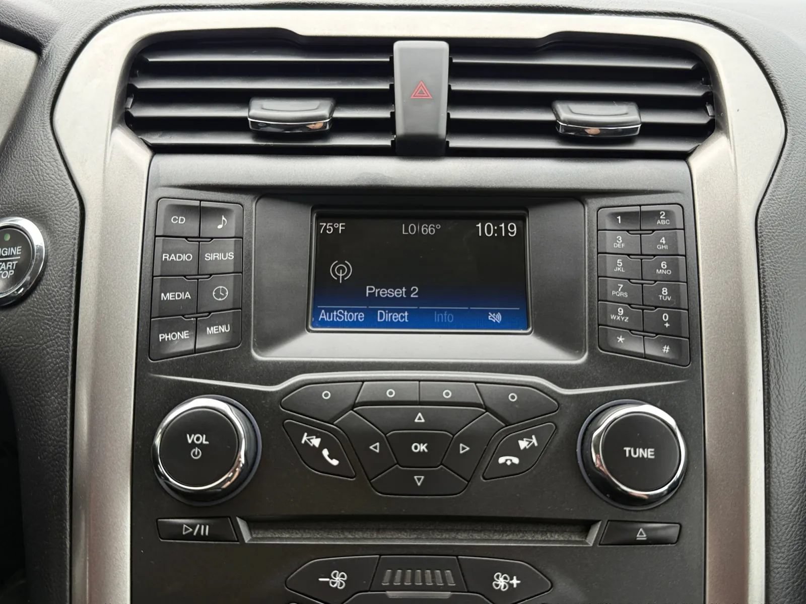 Used 2017 Ford Fusion SE w/ Equipment Group 601A FWD image 30
