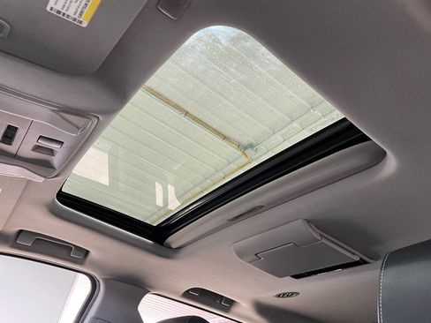 Used 2017 GMC Yukon SLT image 44