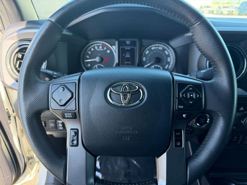 Used 2020 Toyota Tacoma TRD Sport w/ Technology Package RWD image 18