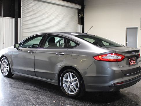 Used 2014 Ford Fusion SE FWD image 5