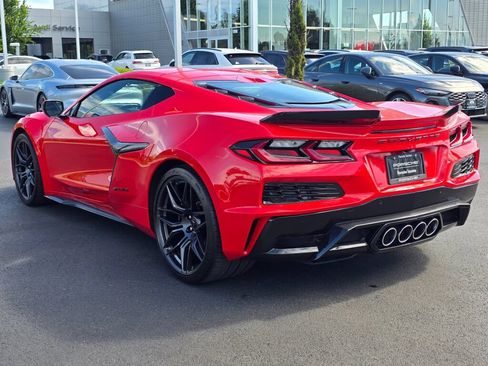 Used 2024 Chevrolet Corvette Z06 RWD image 3