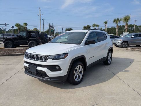 Certified 2024 Jeep Compass Latitude AWD/4WD image 5