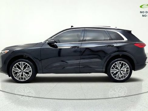 Used 2025 Audi Q5 Premium Plus w/ Premium Plus AWD/4WD image 5