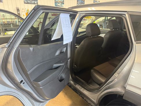 Used 2025 Chevrolet Trax LT FWD image 14