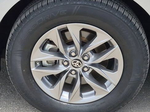 Used 2025 Toyota Sienna XLE FWD image 25