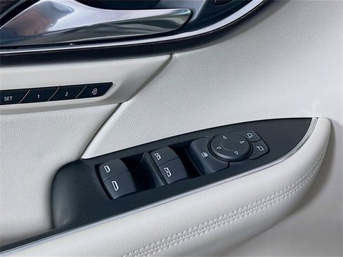 Used 2023 Buick Envision Avenir image 17