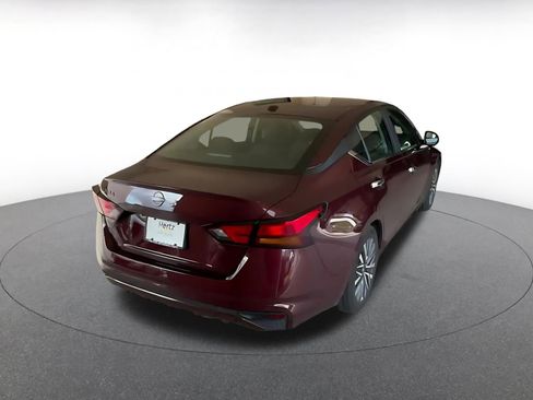 Used 2025 Nissan Altima 2.5 SV FWD image 14