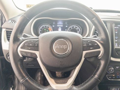 Used 2016 Jeep Cherokee Limited w/ Luxury Group image 11