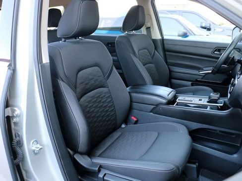 Used 2025 Nissan Pathfinder SV FWD image 30