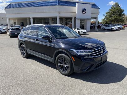 Used 2022 Volkswagen Tiguan SE w/ Panoramic Sunroof Package