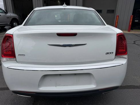 Used 2022 Chrysler 300 Touring AWD/4WD image 3