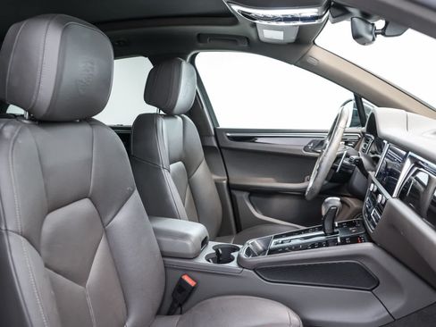 Certified 2024 Porsche Macan AWD/4WD image 21