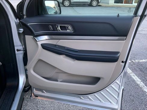 Used 2018 Ford Explorer XLT w/ Equipment Group 202A image 22