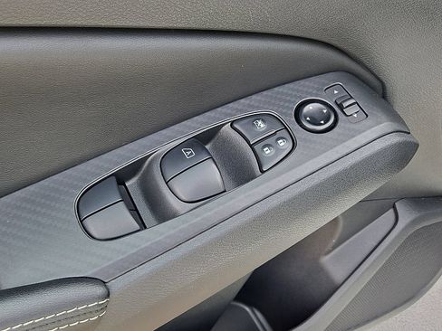 Used 2025 Nissan Altima 2.5 SV FWD image 21