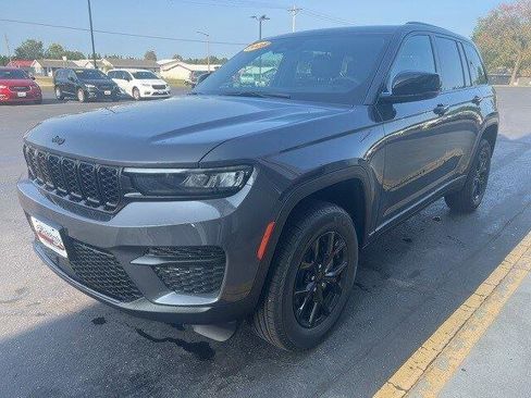New 2025 Jeep Grand Cherokee Altitude image 19