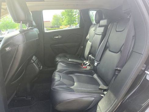 Used 2017 Jeep Cherokee Latitude w/ Comfort & Sound Group AWD/4WD image 10