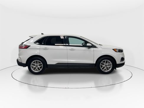 Used 2024 Ford Edge SEL image 9