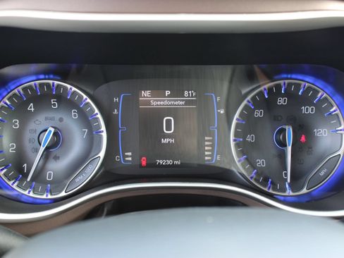 Used 2022 Chrysler Voyager LX FWD image 14