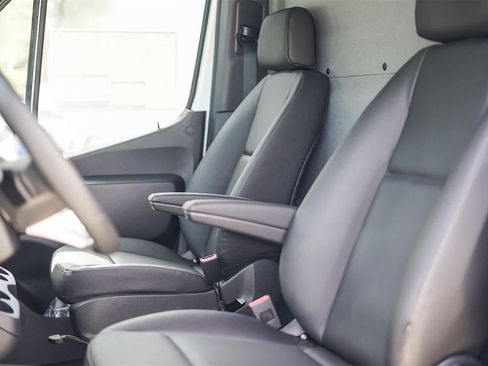 New 2024 Mercedes-Benz eSprinter 170 Cargo image 23