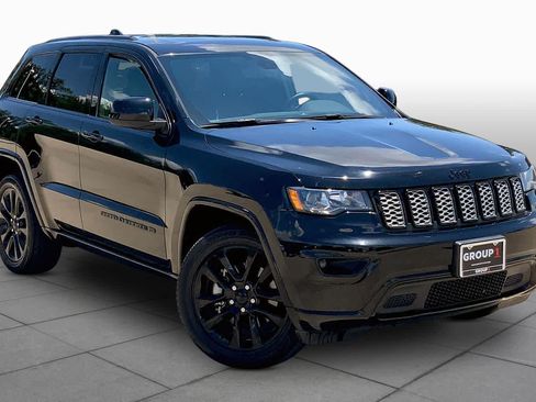 Used 2022 Jeep Grand Cherokee Laredo X RWD image 3