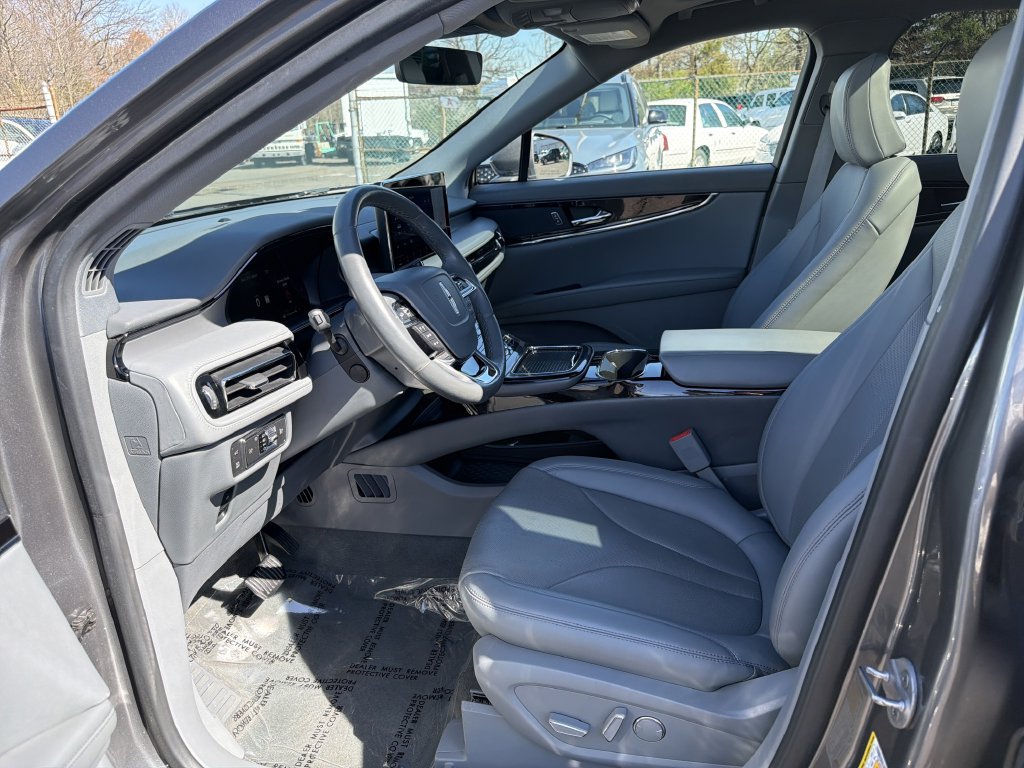 Used 2022 Lincoln Nautilus Reserve w/ Cargo Utility Package AWD/4WD image 12