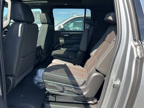 New 2026 Chevrolet Suburban High Country image 8
