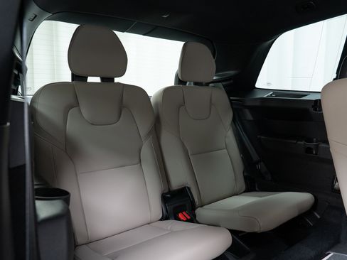 New 2026 Volvo XC90 B5 Plus w/ Protection Package image 25
