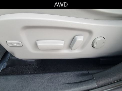 Used 2016 Toyota Highlander XLE AWD/4WD image 18