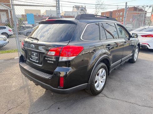 Used 2011 Subaru Outback 3.6R Limited AWD/4WD image 6