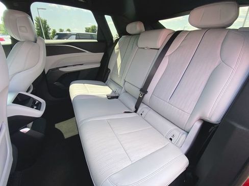 Used 2024 Cadillac Lyriq Luxury RWD image 24
