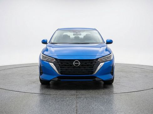 Used 2025 Nissan Sentra SV image 2