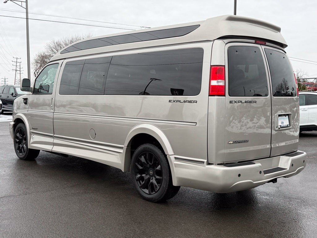 Used 2022 Chevrolet Express 2500 Extended w/ Enhanced Convenience Package RWD image 3