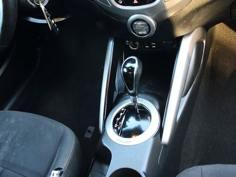 Used 2017 Hyundai Veloster FWD image 17