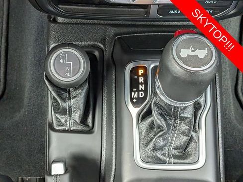 Certified 2024 Jeep Wrangler Unlimited Sahara w/ Technology Group AWD/4WD image 18