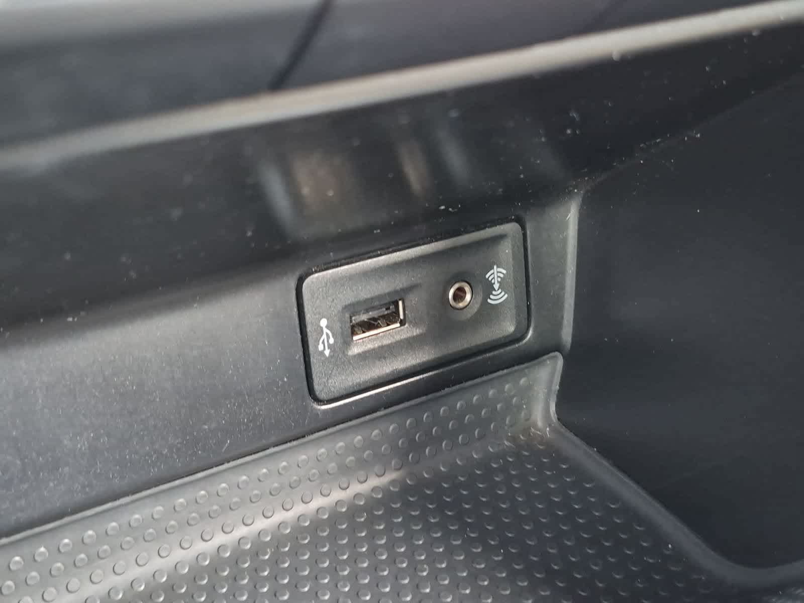 Used 2019 Volkswagen Beetle 2.0T SE FWD image 32