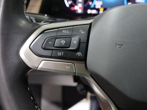 Used 2024 Volkswagen Atlas SE AWD/4WD image 35