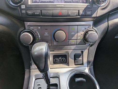 Used 2012 Toyota Highlander SE w/ Tow Pkg FWD image 20