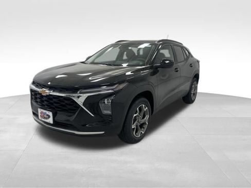 New 2026 Chevrolet Trax LT w/ Driver Confidence Package FWD image 3