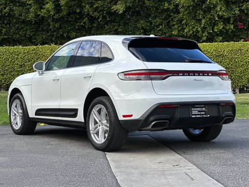 Certified 2025 Porsche Macan AWD/4WD image 3