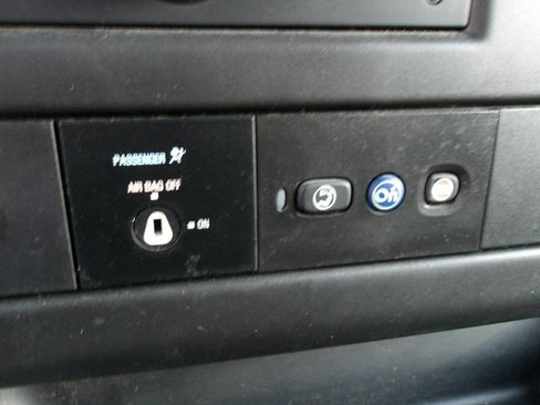 Used 2015 Chevrolet Express 2500 image 16