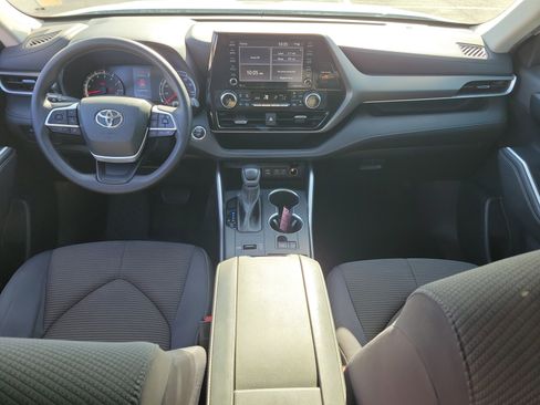 Used 2022 Toyota Highlander L image 15