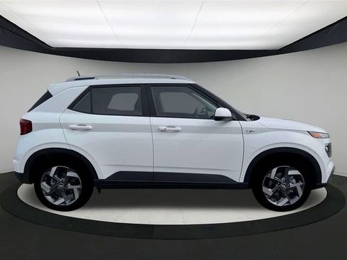 New 2026 Hyundai Venue SEL image 9