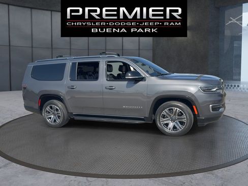 Used 2024 Jeep Wagoneer L 2WD w/ Premium Group I image 9