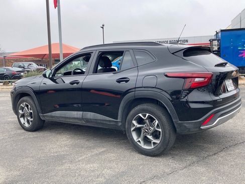 Used 2025 Chevrolet Trax LT image 5