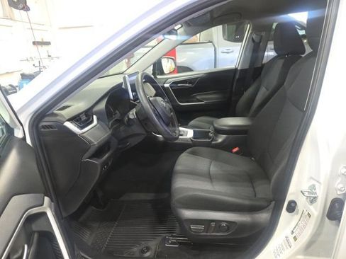 Used 2025 Toyota RAV4 XLE AWD/4WD image 19