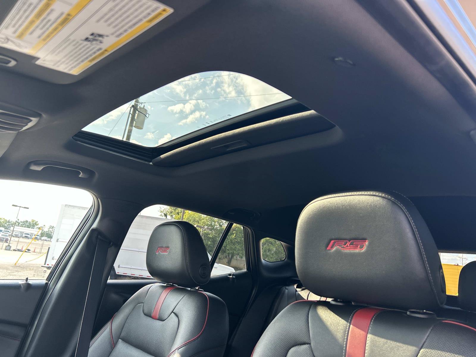 Used 2025 Chevrolet Trax RS w/ Sunroof Package FWD image 27