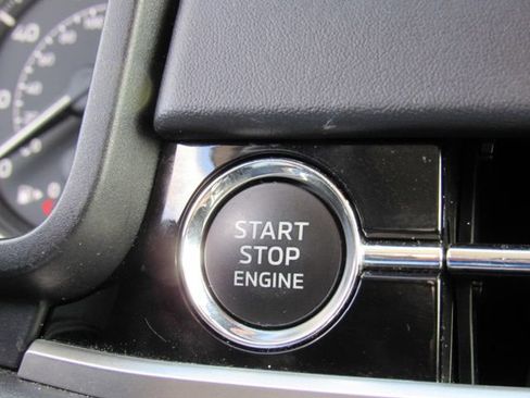 Used 2023 Mitsubishi Outlander SE image 26