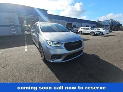 Used 2021 Chrysler Pacifica Touring-L w/ S Appearance Package